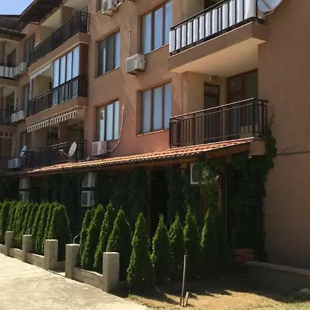 Sea & Garden Apartment- Port Tsarevo