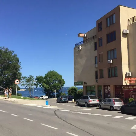 Sea & Garden Apartment- Port